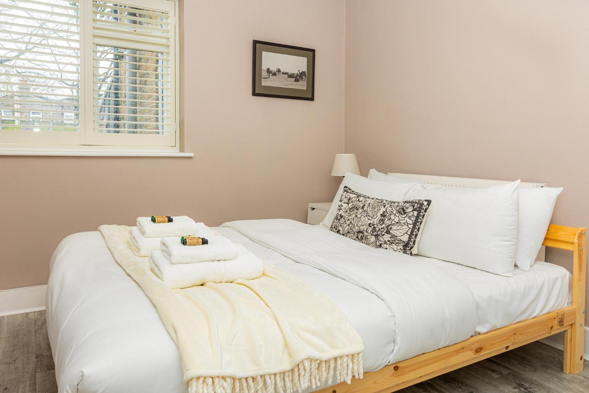 Renovated 3br Wgarden In Stratford, 1min To Train Hébergement de vacances *