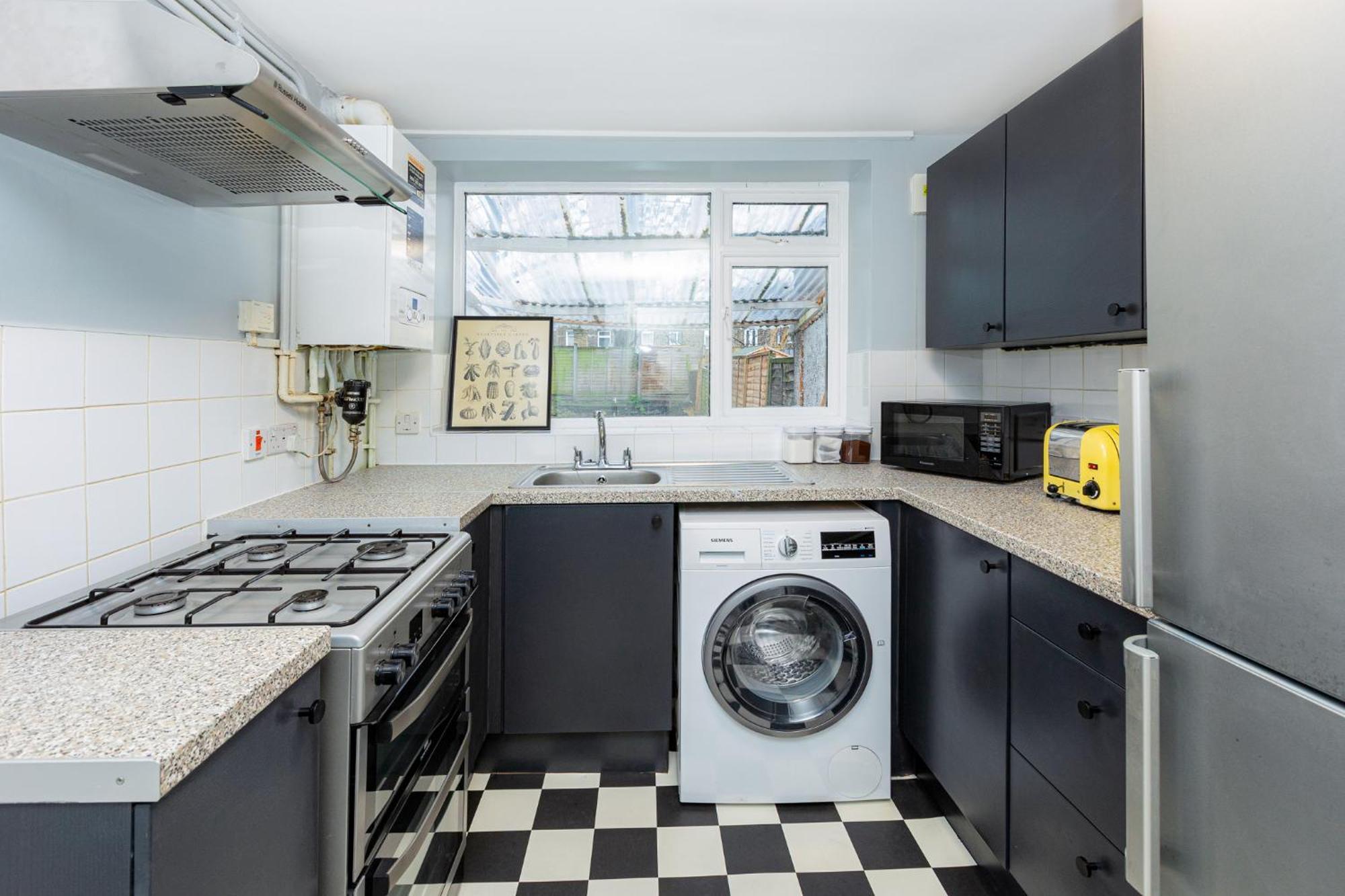 Renovated 3br Wgarden In Stratford, 1min To Train Hébergement de vacances Londres