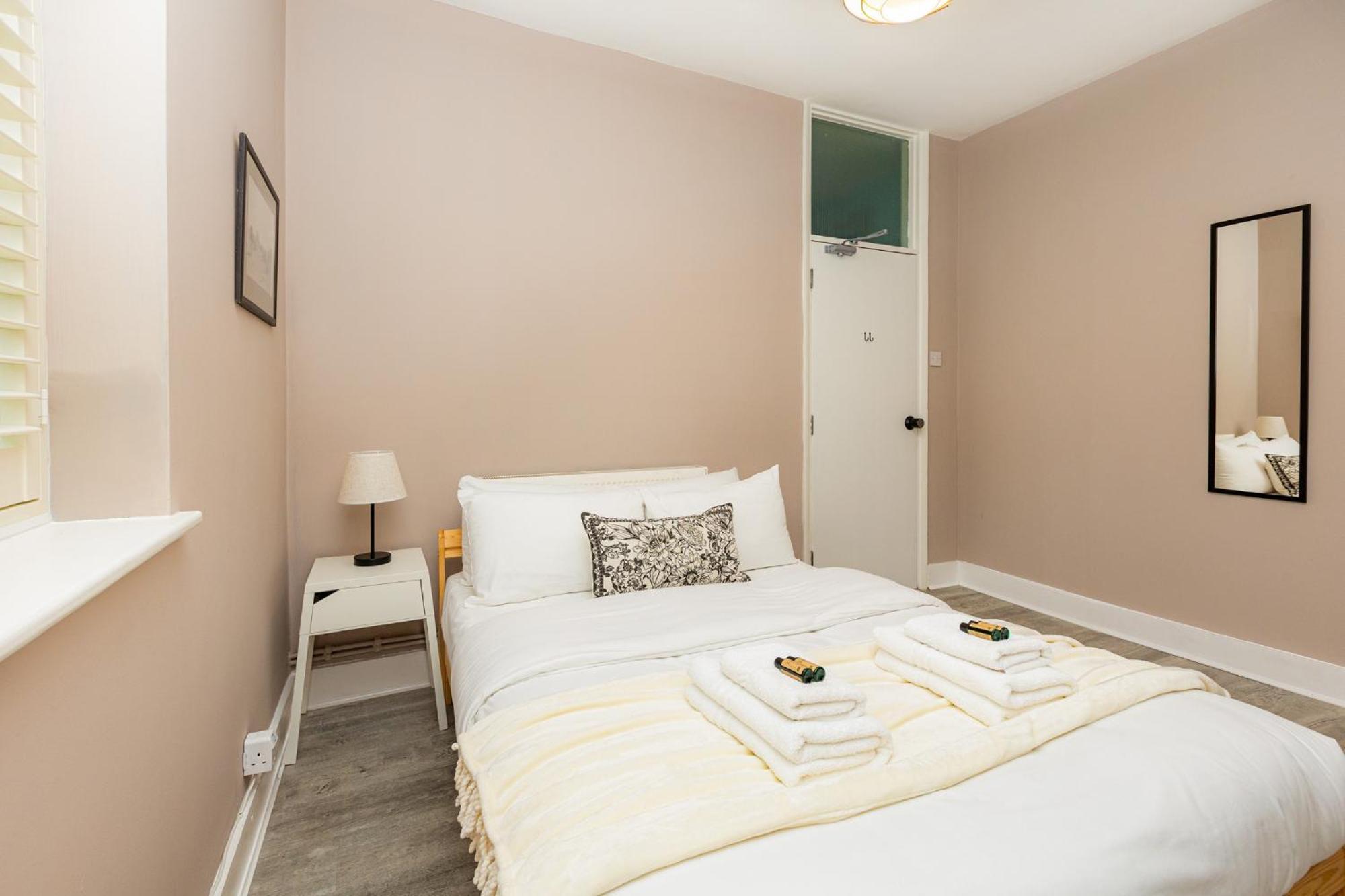 Renovated 3br Wgarden In Stratford, 1min To Train Hébergement de vacances *