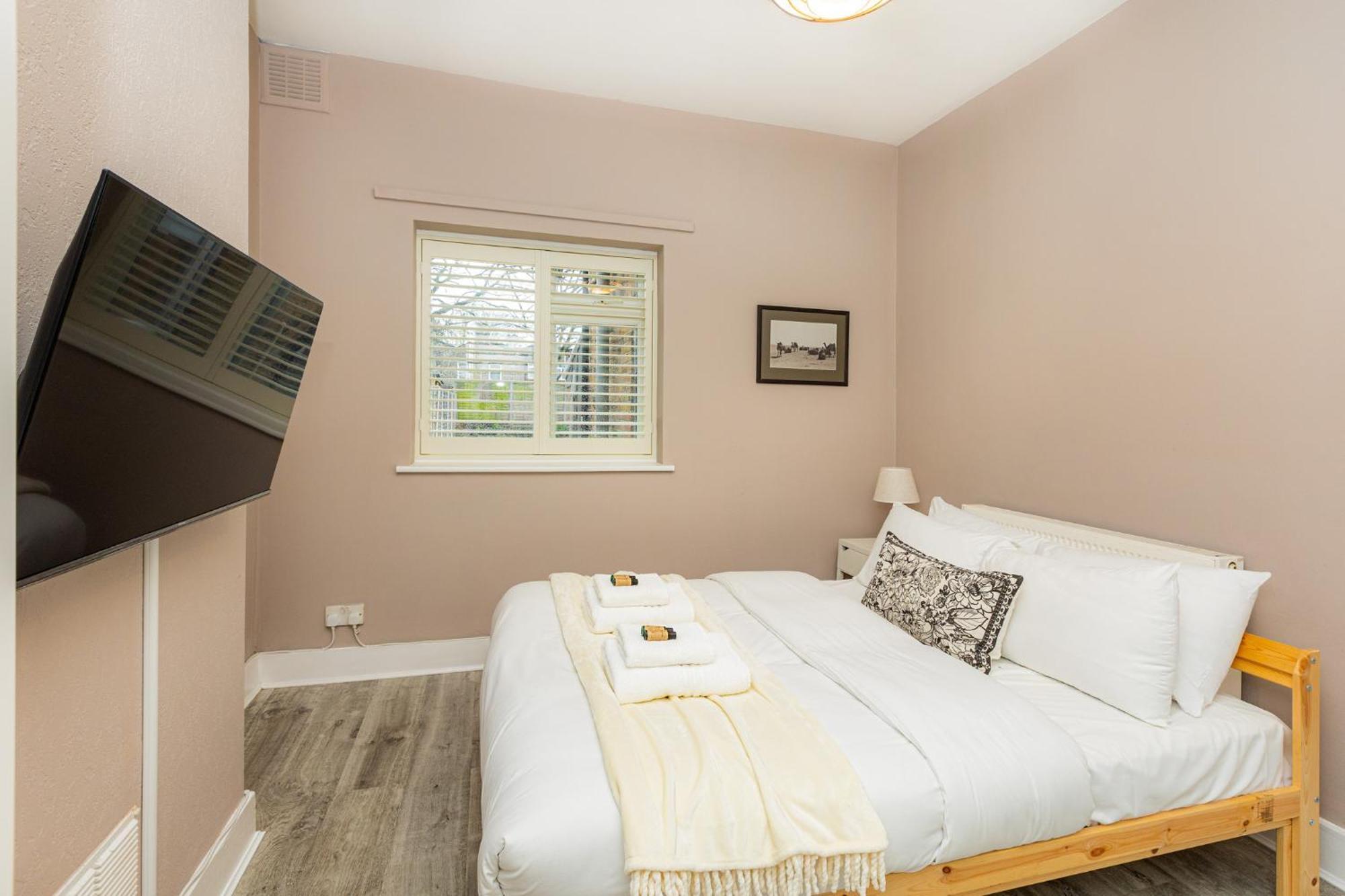Hébergement de vacances Renovated 3br Wgarden In Stratford, 1min To Train Londres
