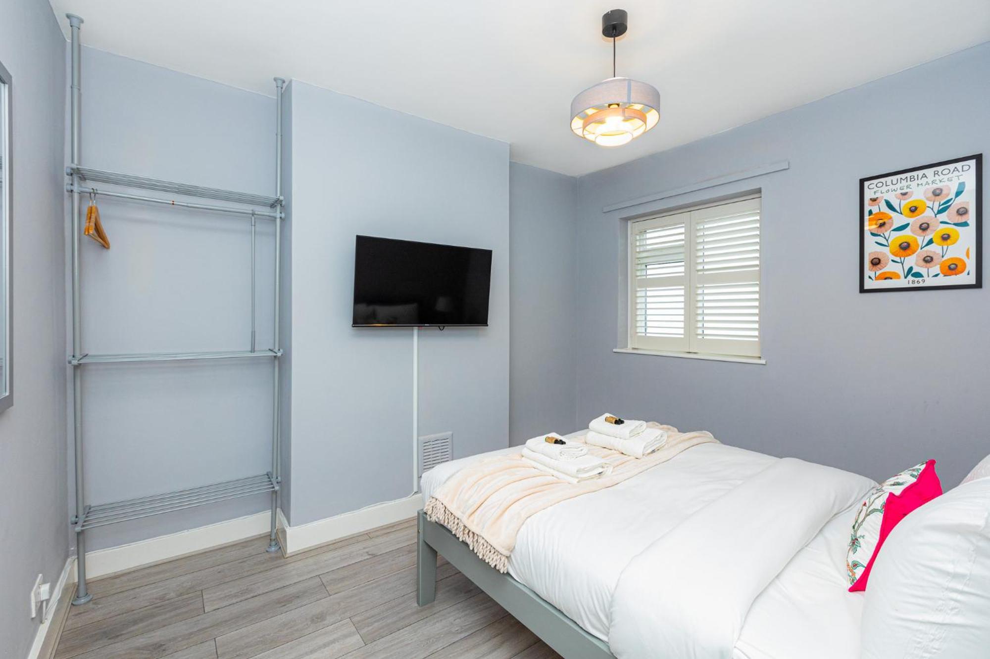 Renovated 3br Wgarden In Stratford, 1min To Train * Londres