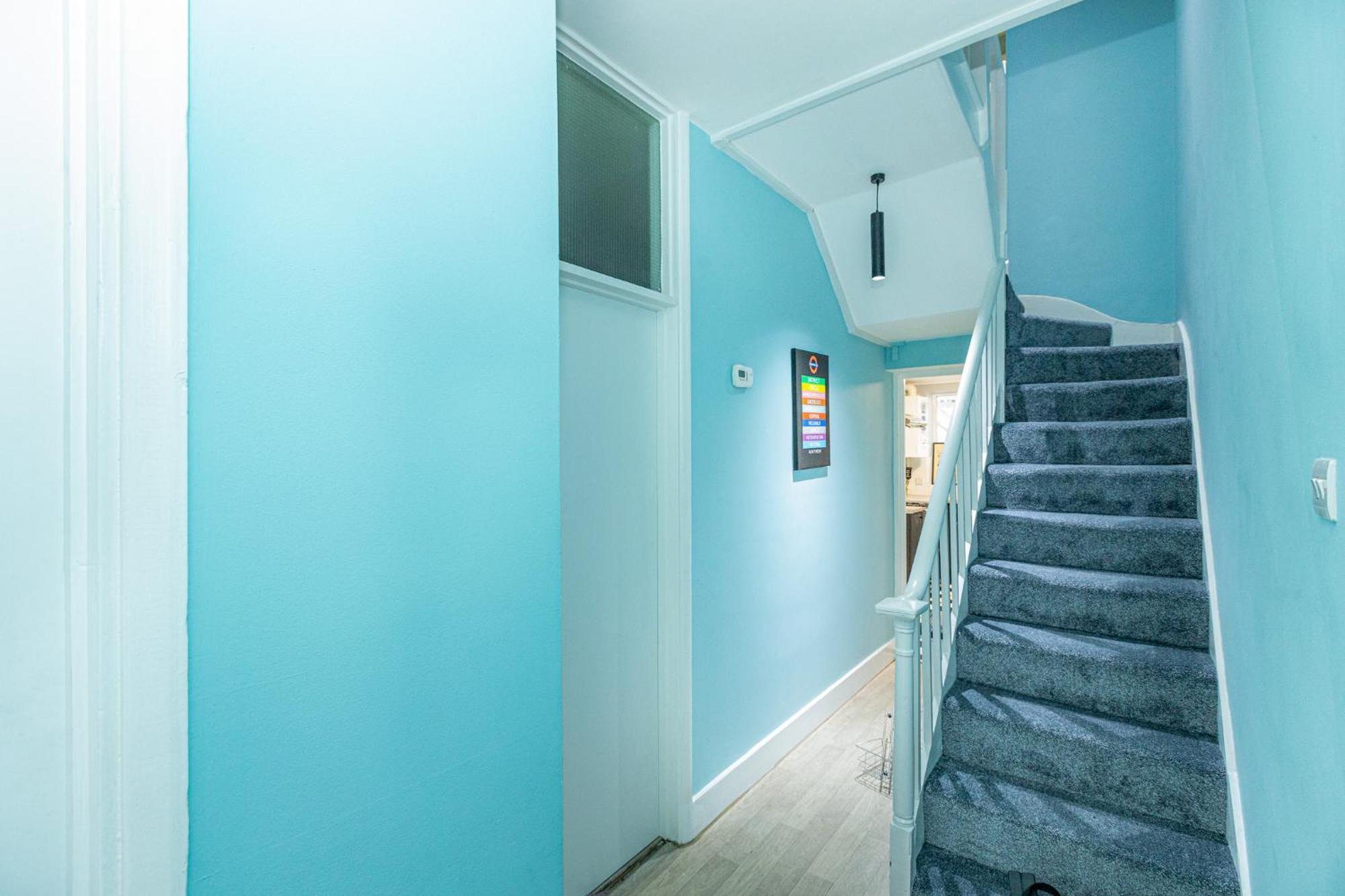 Renovated 3br Wgarden In Stratford, 1min To Train * Londres